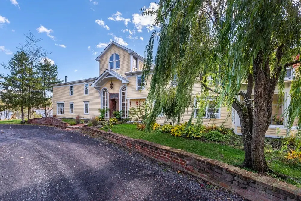 Shakespeare on the Hudson by Avantstay Two Home Buyout on the Hudson River! 22 Bedrooms!