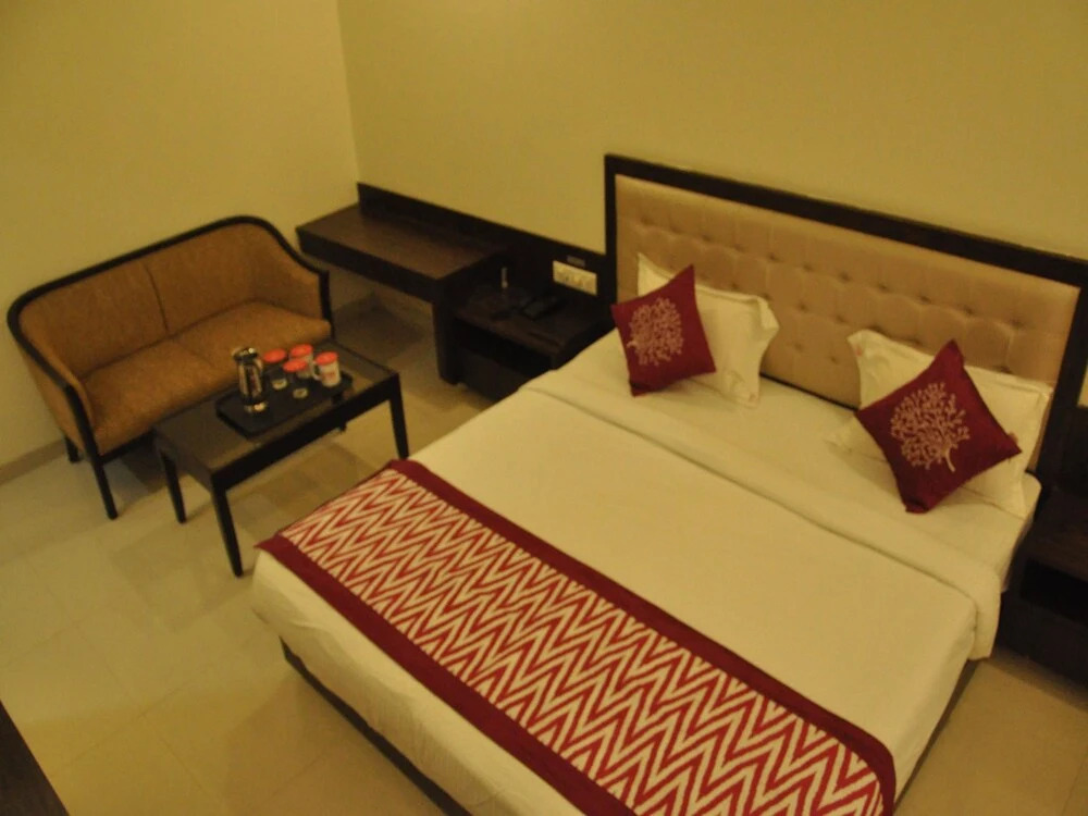 OYO 2647 Hotel Sai Shubham