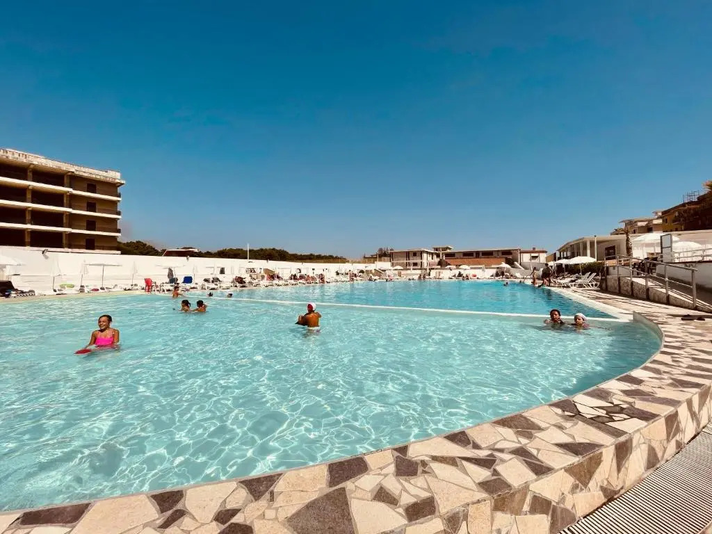 Demetra Seafront Apartment - Parking & Pool
