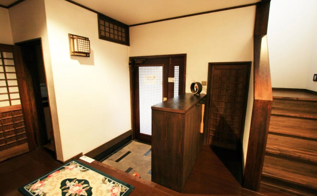 Waraku House