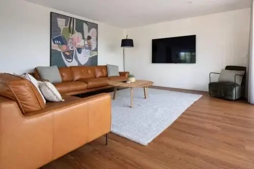 3 Story Townhouse In The Middle Of The City