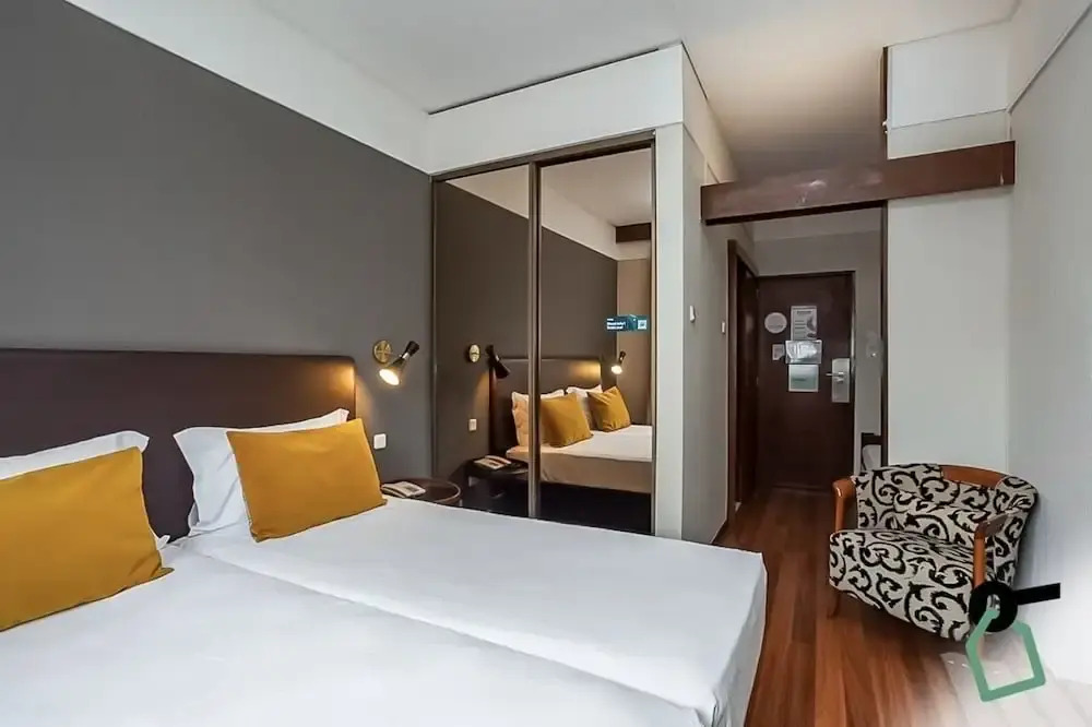 HOTIDAY Room Collection - Oporto