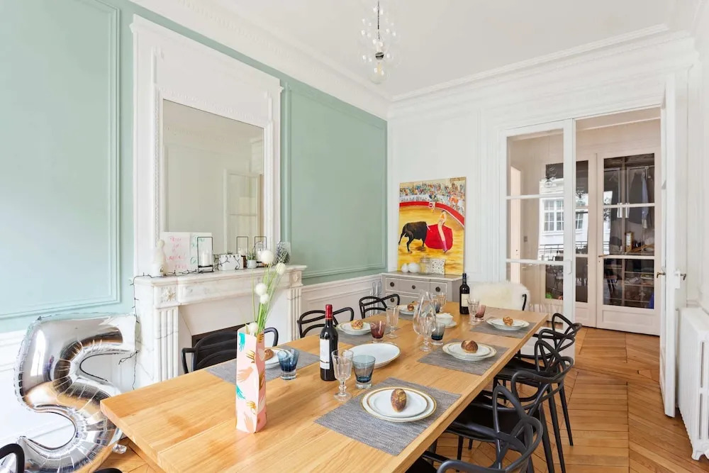 Luxury and Spacious Apartment in the Heart of Paris