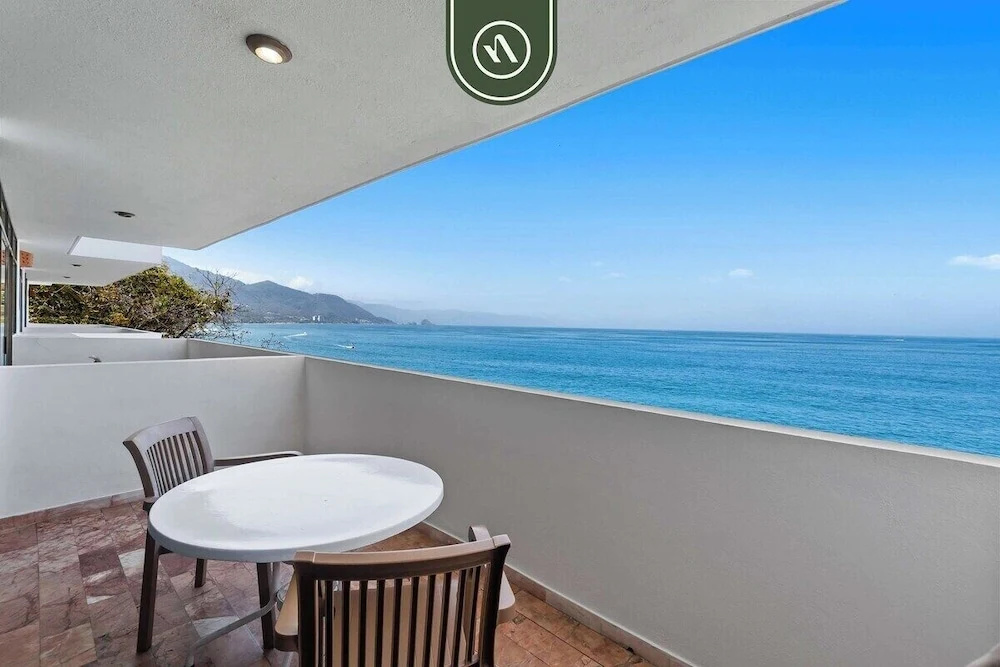 Oceanview 1 BR Condo - Pool - Cleaning Included