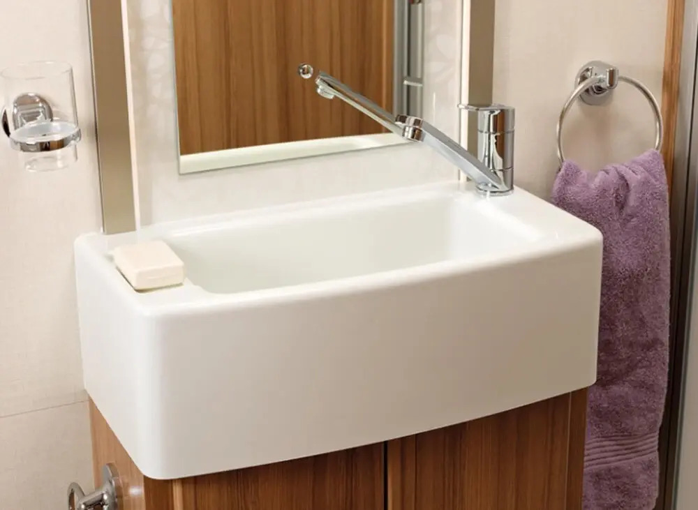 Stayzo Caravan - With Great Access to Local Attractions - With Free Wi-fi in the Chiltern Hills