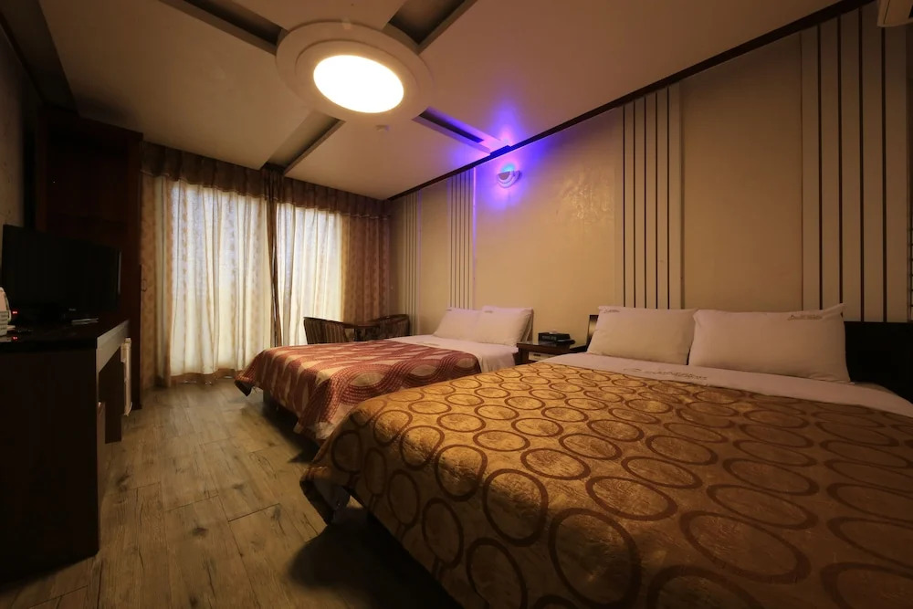 Sunbeach Hotel