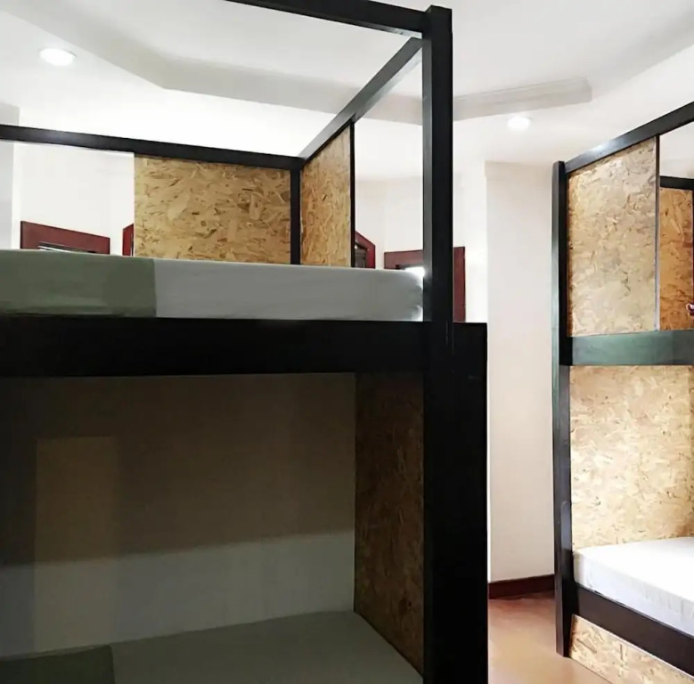 Spinning Cat Hostel - Adults Only