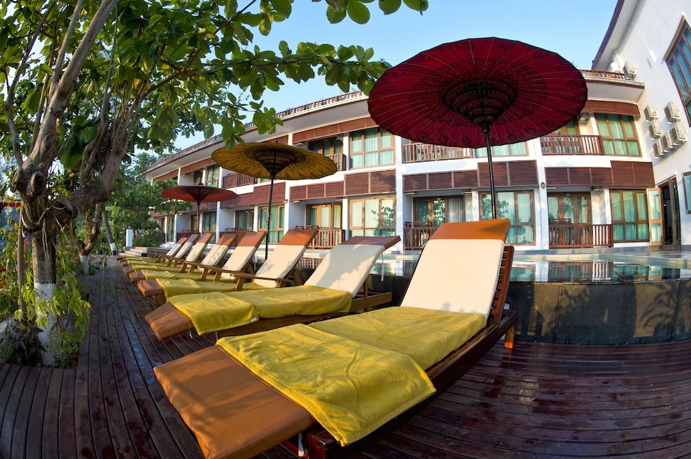Ngapali Lodge