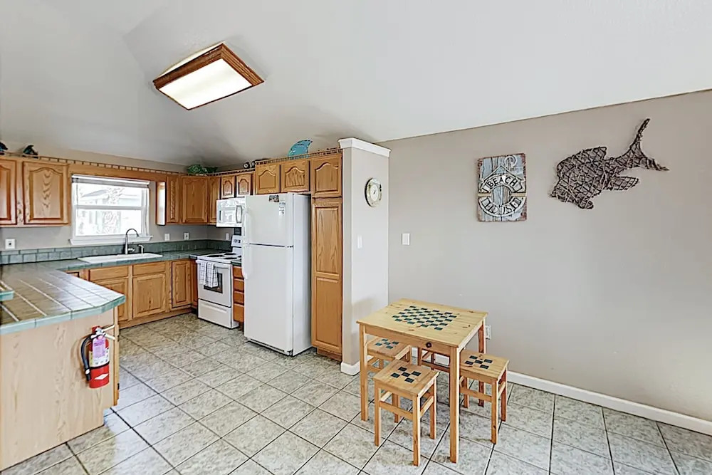 New Listing! Gulf-view Getaway W/ Balcony & Grill 5 Bedroom Home