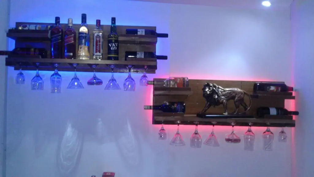 Hotel Lions Den & Lions D Restaurant Bar