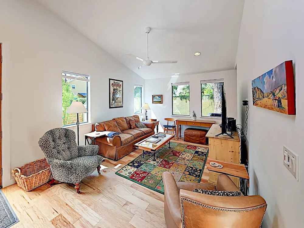 Stylish East Austin - Near Downtown & River 3 Bedroom Home