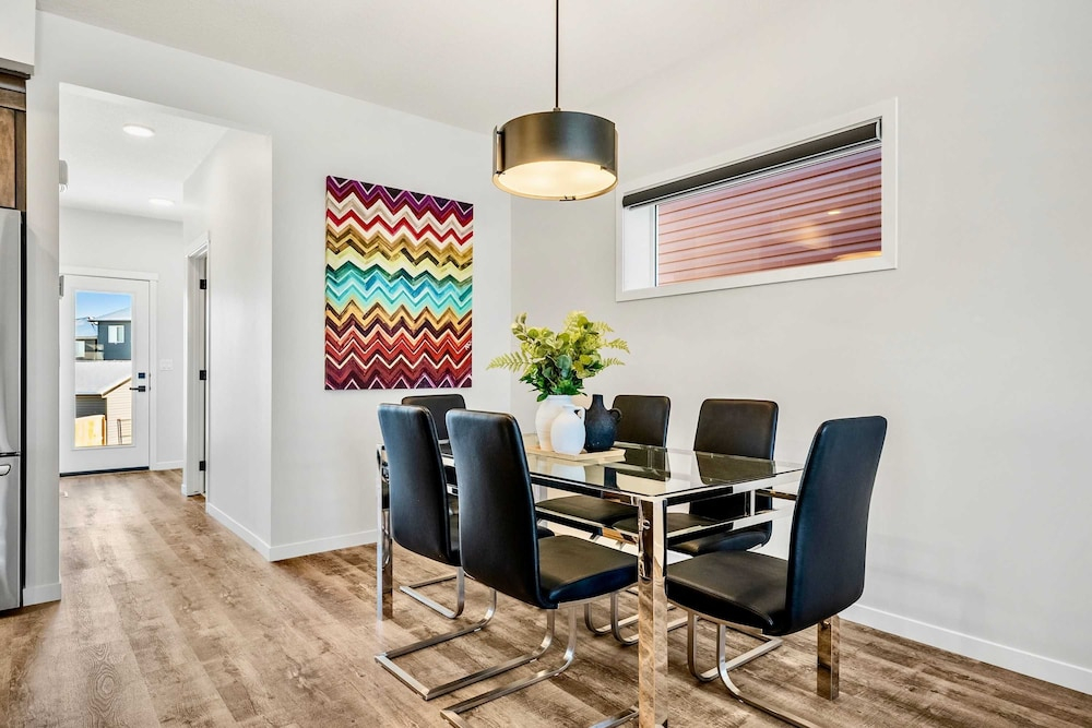 Herron Street NEW Luxury Retreat 6 Beds A11y