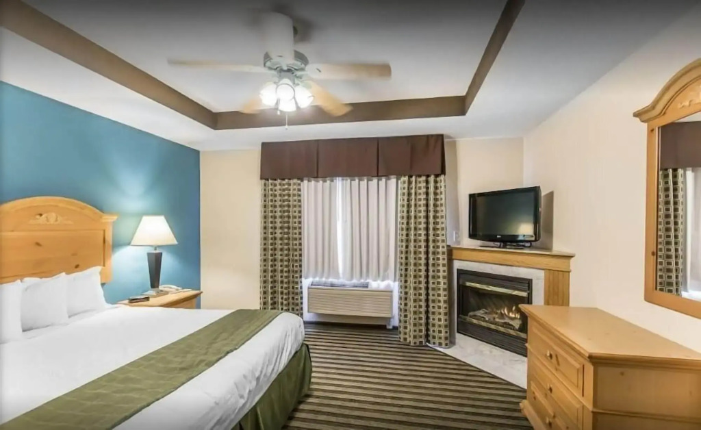 American Inn and Suites