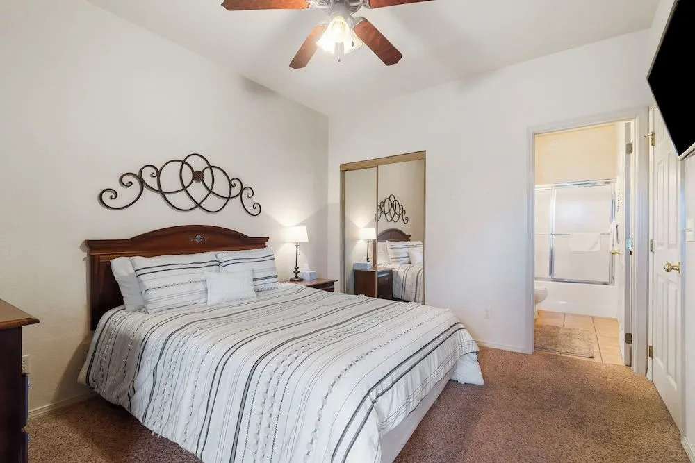 T Time Getaway - Overlooking Golf Views!