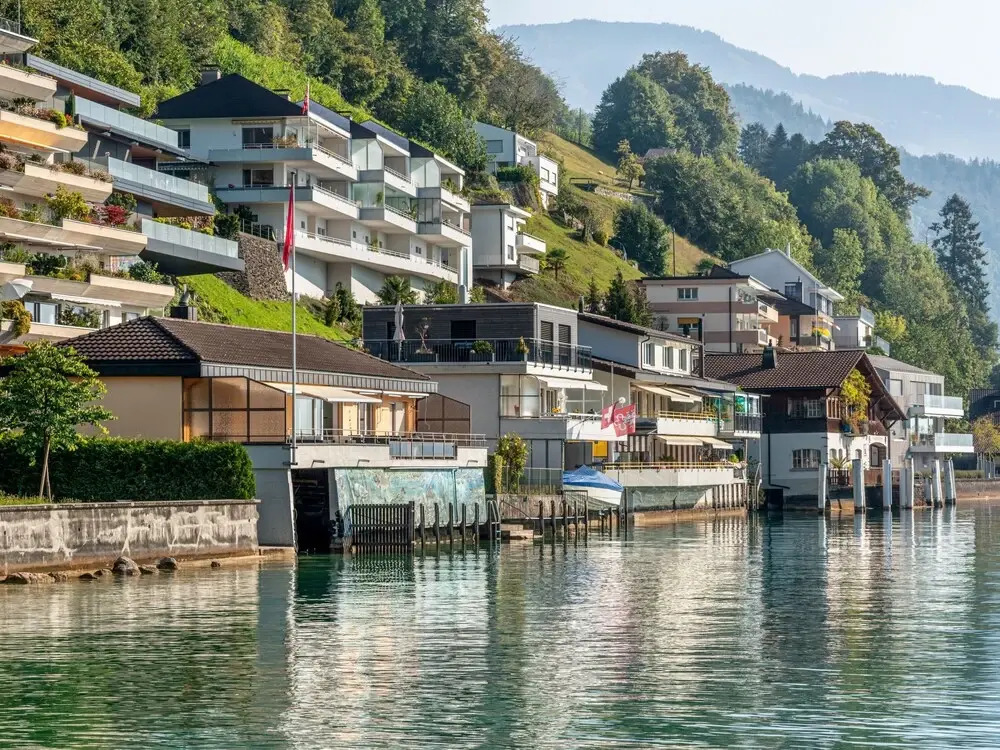 Seestern am See mit Motorboot Ennetb Rgen