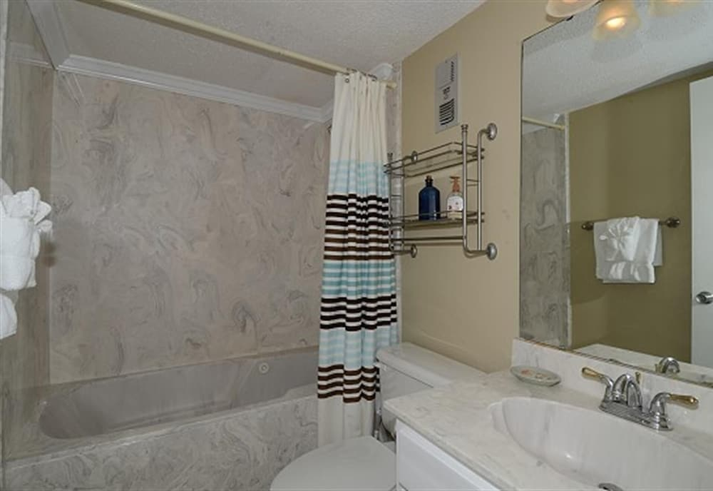 Shoreline Towers 1046 3 Bedroom Condo