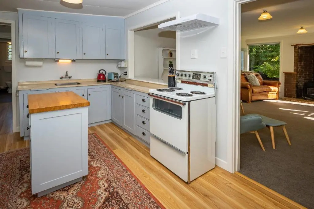 Hop, Skip and Jump to the Lake - Te Anau House