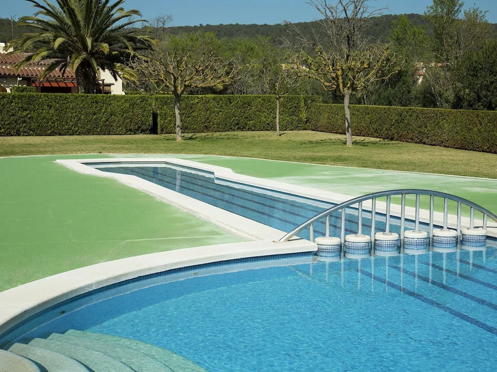 Cozy Holiday Home in Torroella de Montgrí With Swimming Pool