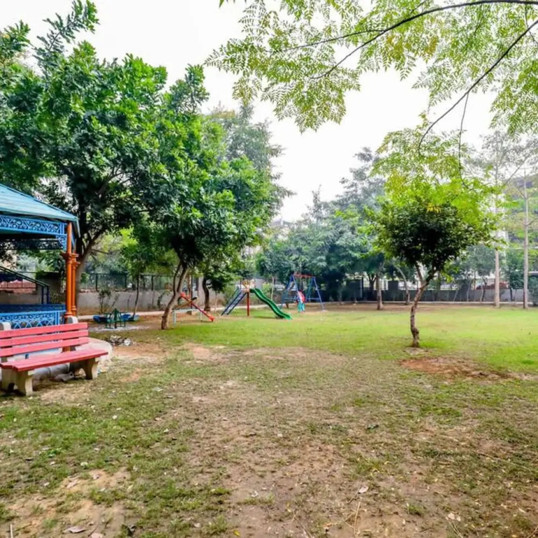 Studio Apartment With Patio gym Near Global Foyer