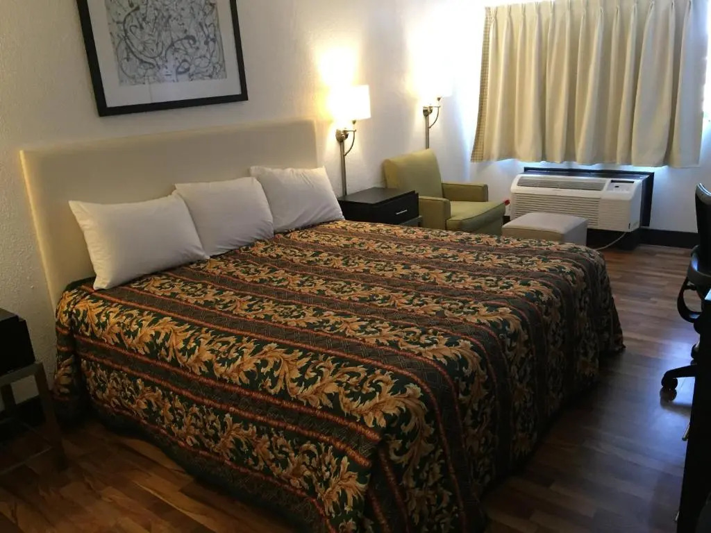Economy Inn of Holland