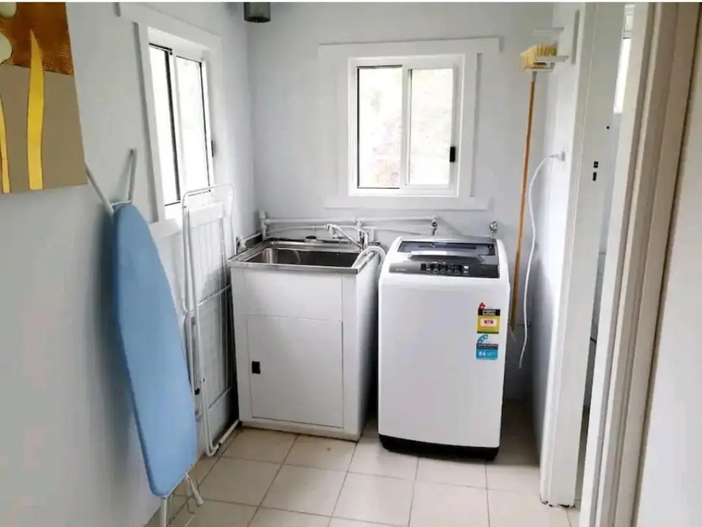Entire 3 bedroom Doveton house, no sharing