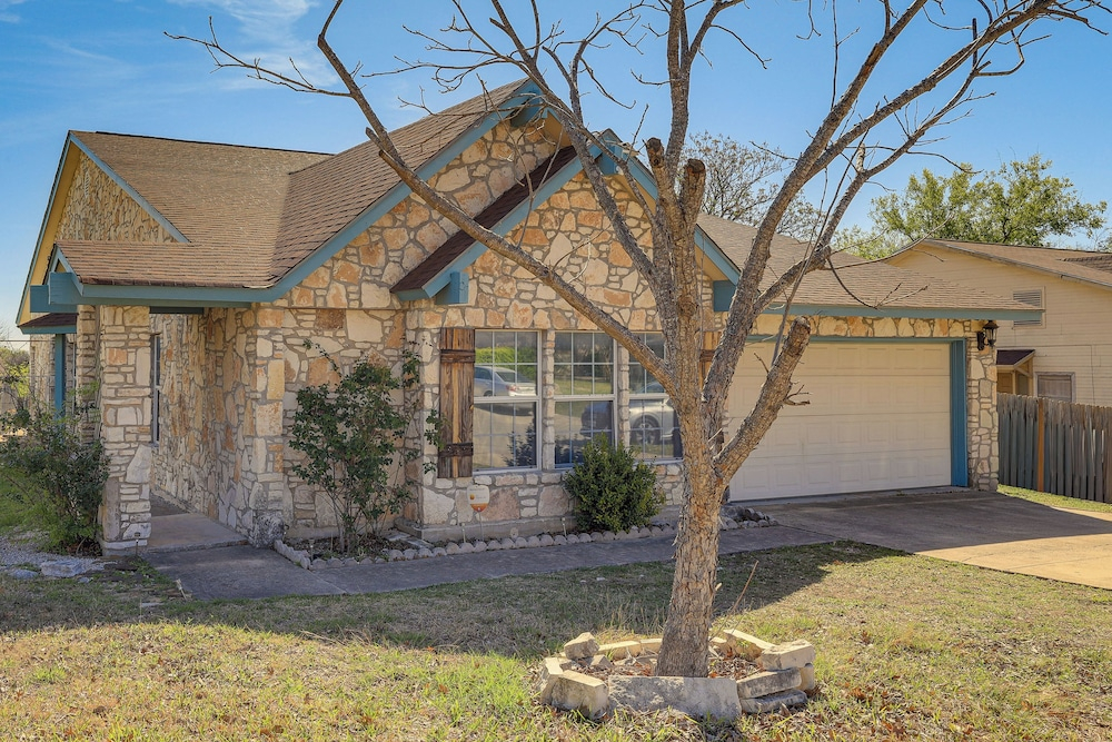 San Antonio Retreat w/ Fenced Pool, Near SeaWorld