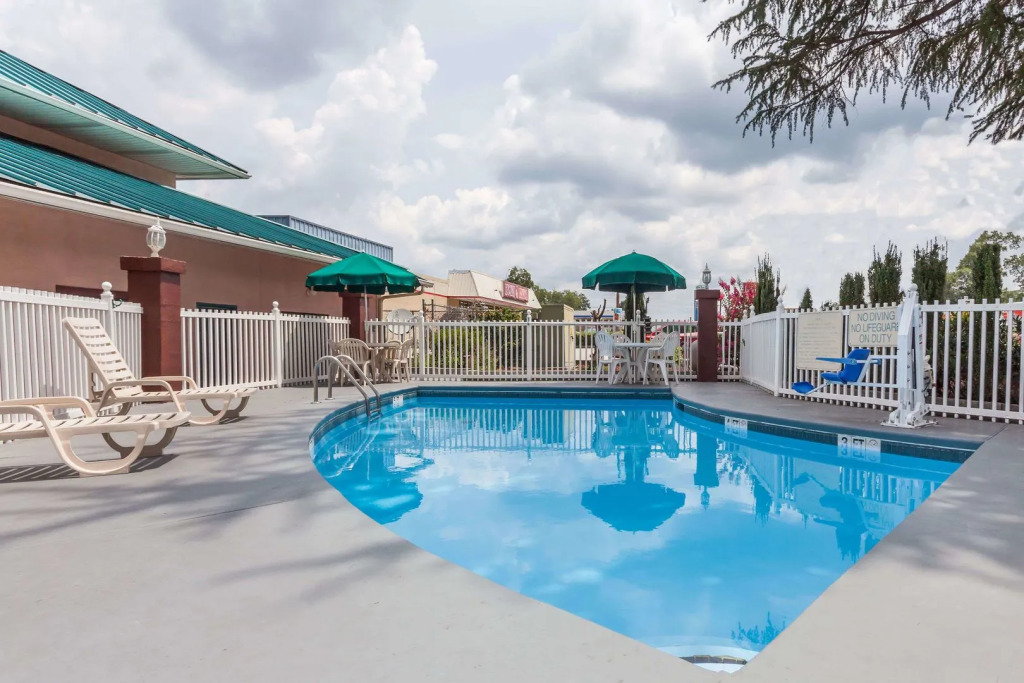 Days Inn by Wyndham Jackson