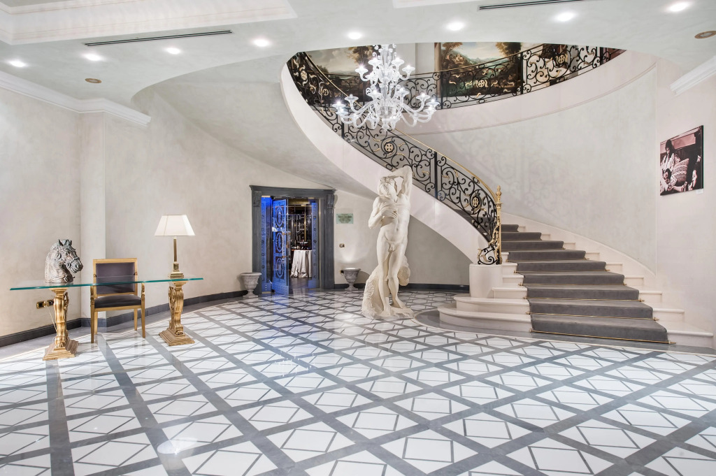 Отель Royal Hotel Carlton