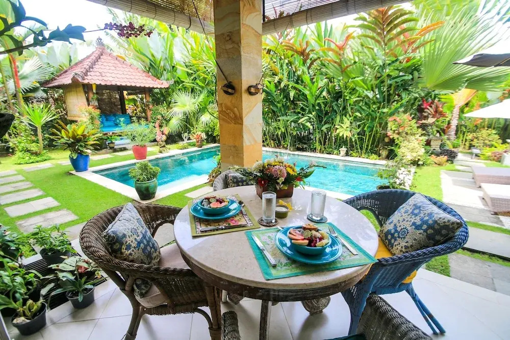 Hibiscus Upper Suiteubudbest Breakfast In Bali