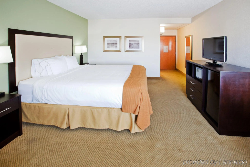 Holiday Inn Express Myrtle Beach-Broadway at the Beach by IHG