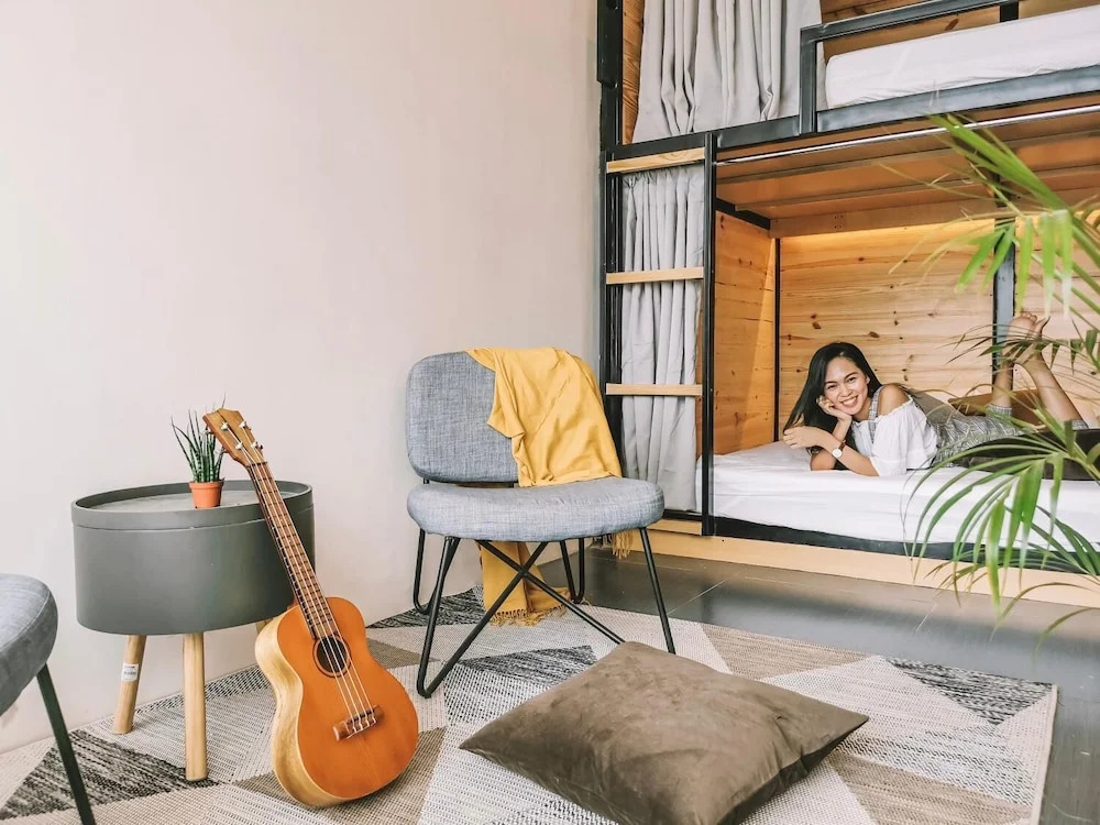 Murals Sleepbox Capsule Hostel - Adults Only
