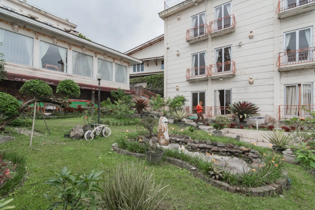 Urbanview Hotel Mon Bel Cibodas by RedDoorz