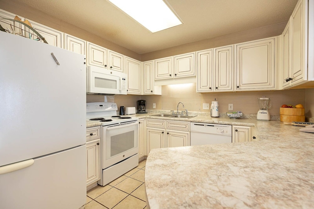 Phoenix Vi 61204 2 Bedroom Condo