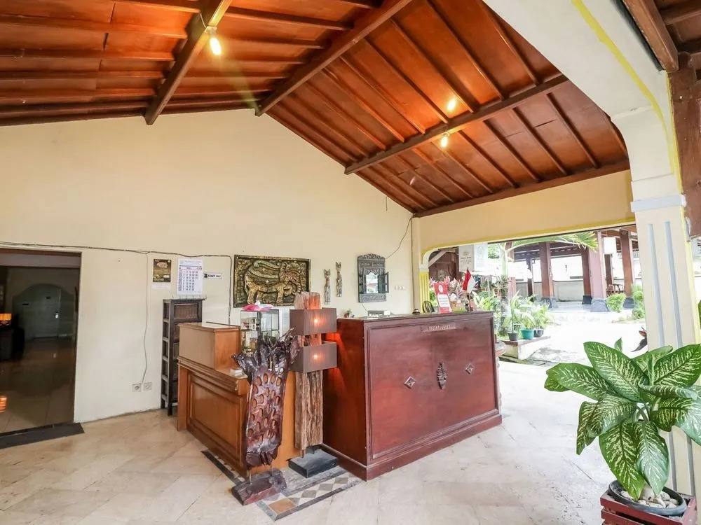 Nida Rooms 9 Kraton Tugu Railway Station at Hotel Queen Star
