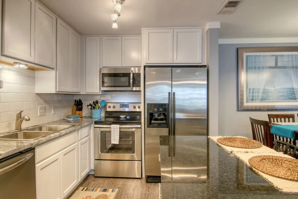 Breezy Bungalow 2 Bedrooms 2 Bathrooms Condo