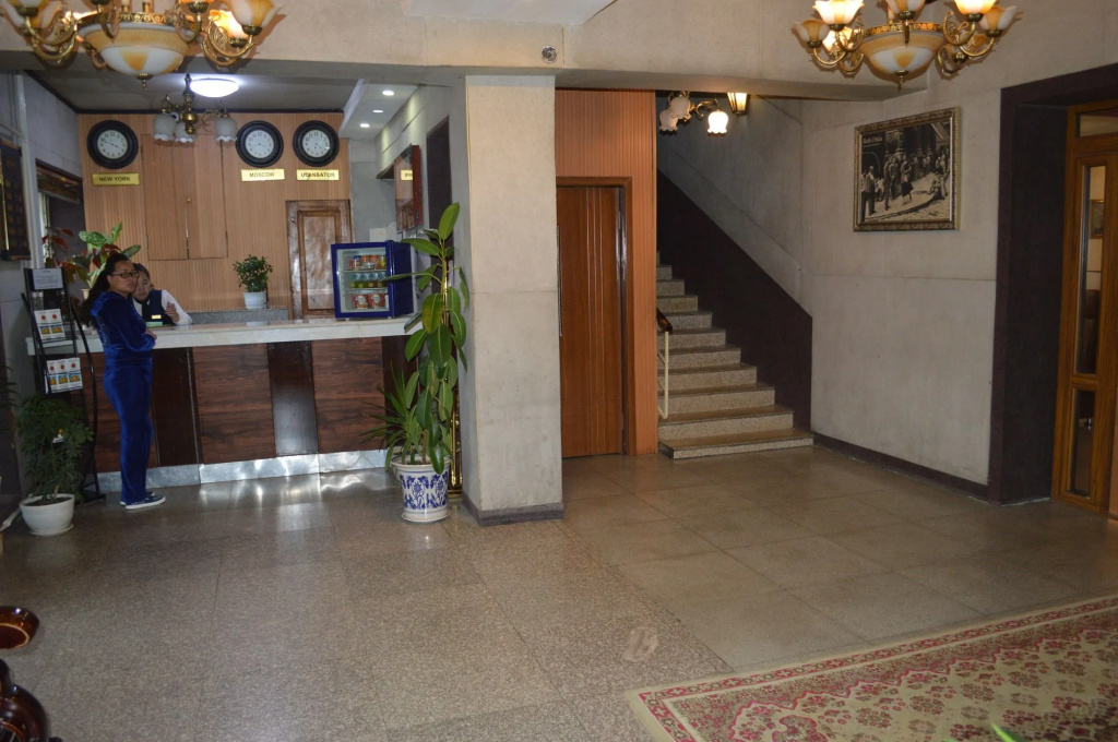 Land Hotel