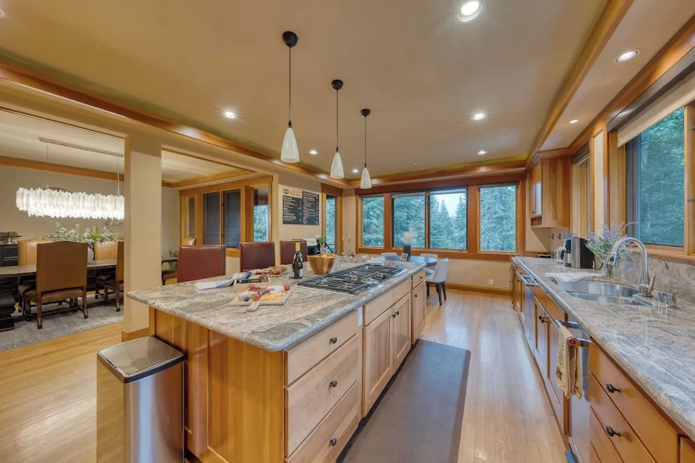 Cedars at Palisades by Avantstay Hot Tub, Resort Access, and Mountain Views