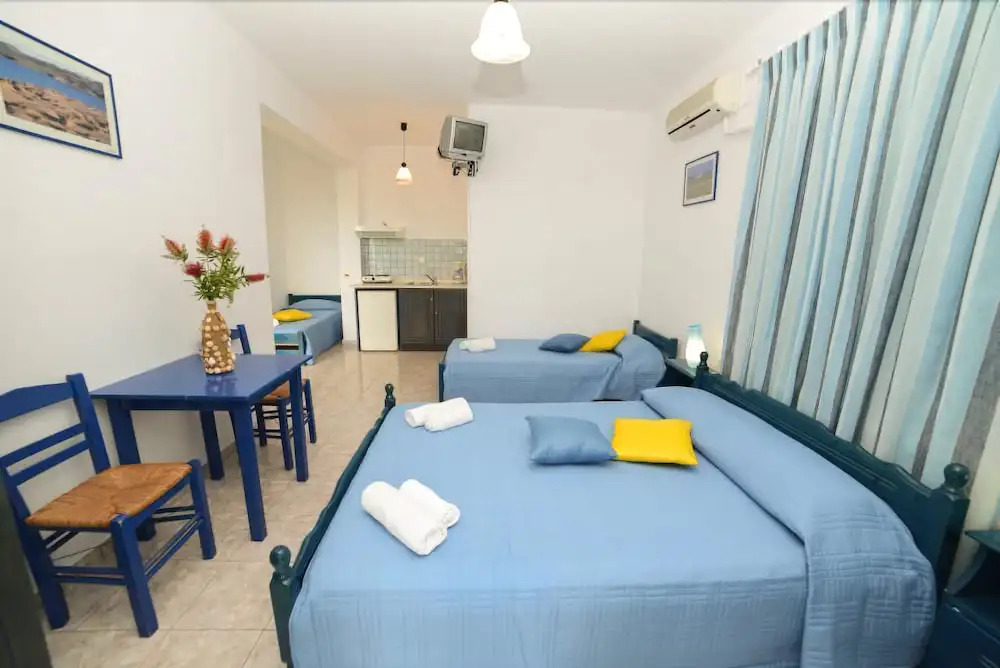 Hotel Dina - Ξενοδοχείο Ντινα