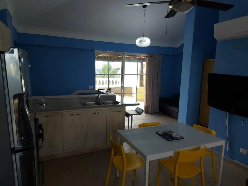Residencial Las Palmeras de Willy Boca Chica