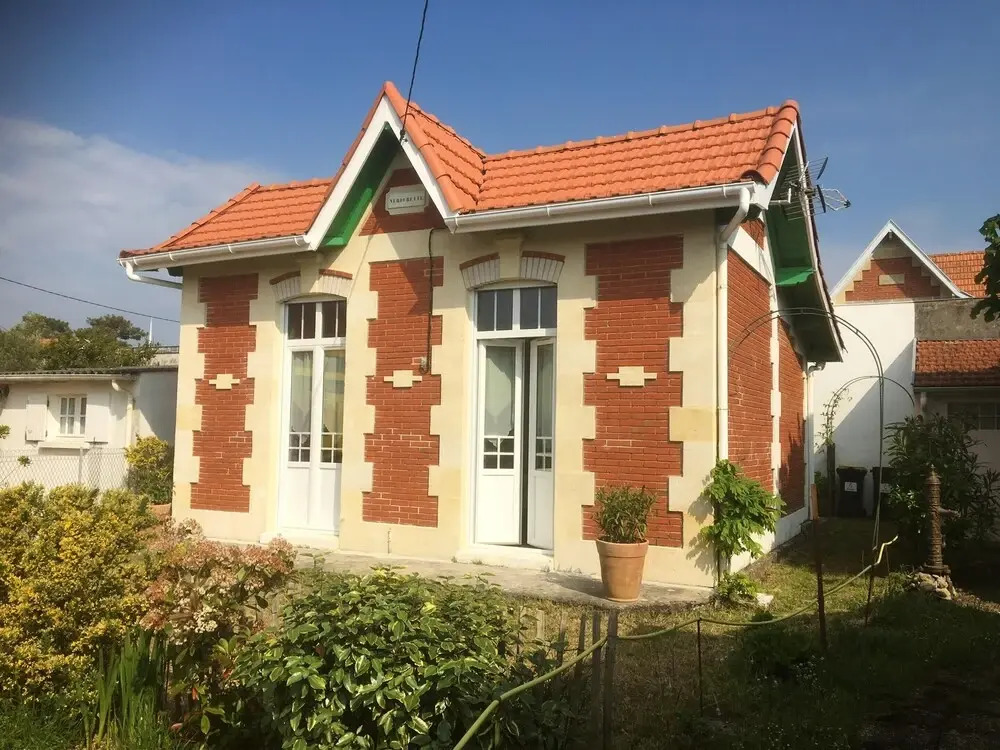 House with 2 Bedrooms in Soulac-Sur-Mer, with Enclosed Garden - 200 M From the Beach