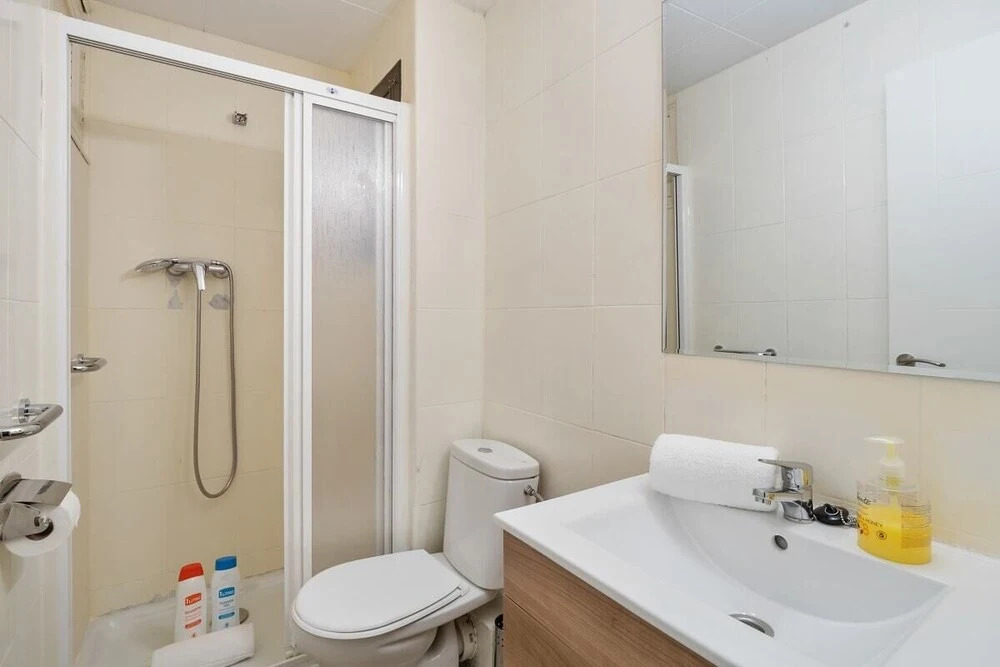 Comfortable 2 Bedroom Flat Near Florida Station