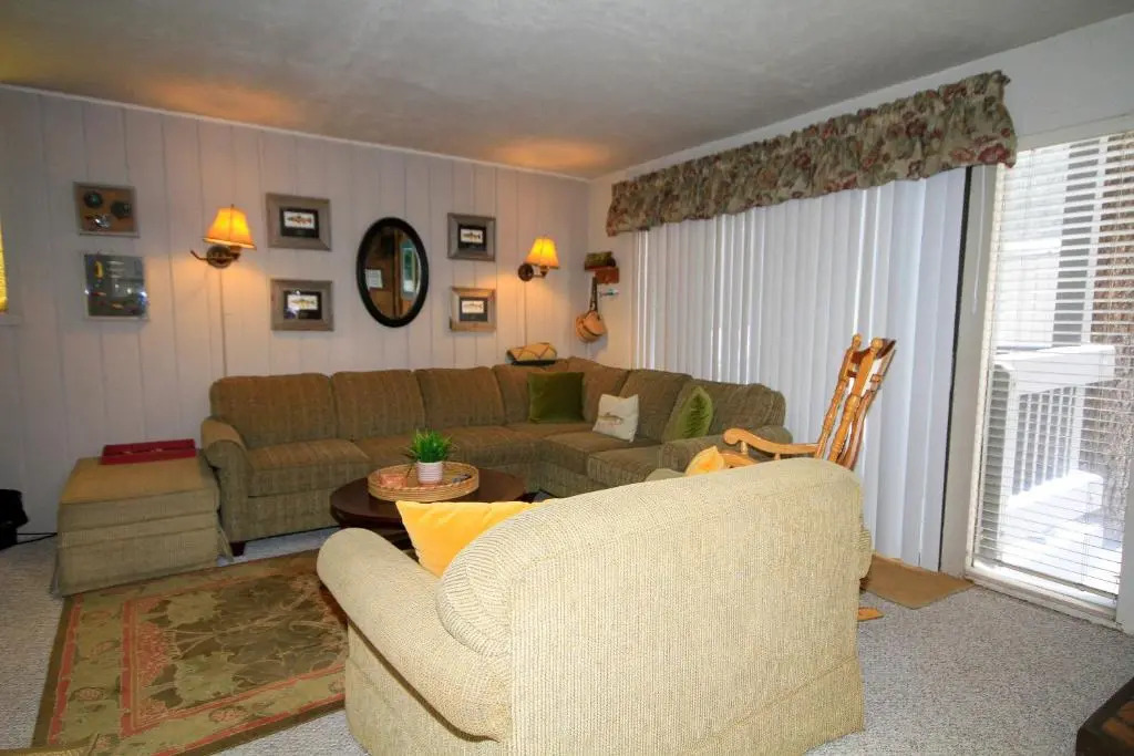 Mammoth Ski Racquet Club 67