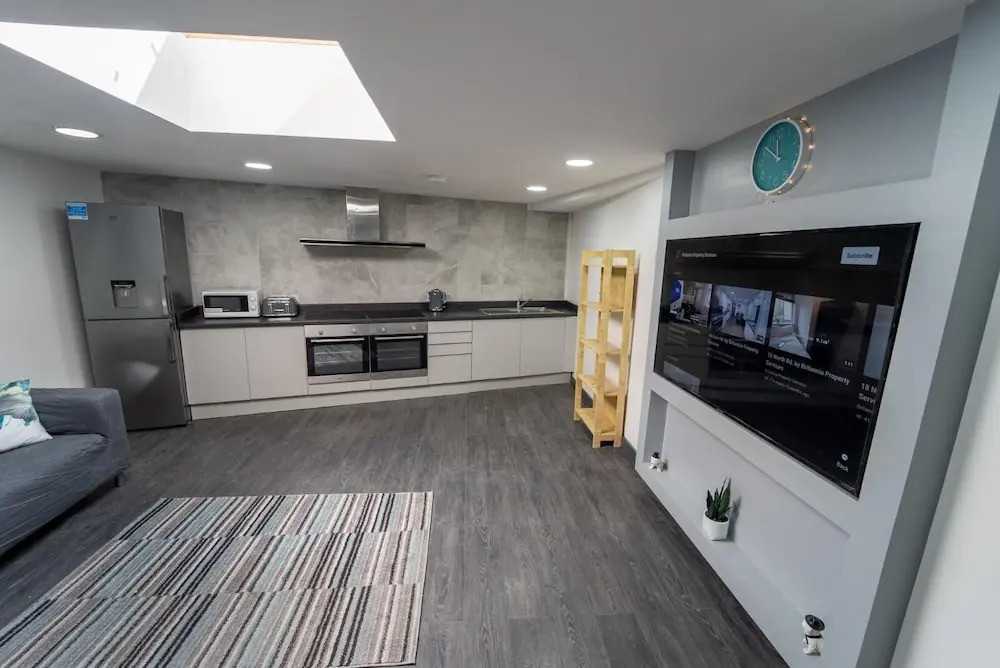 Fully Serviced Studio Available Close to the City