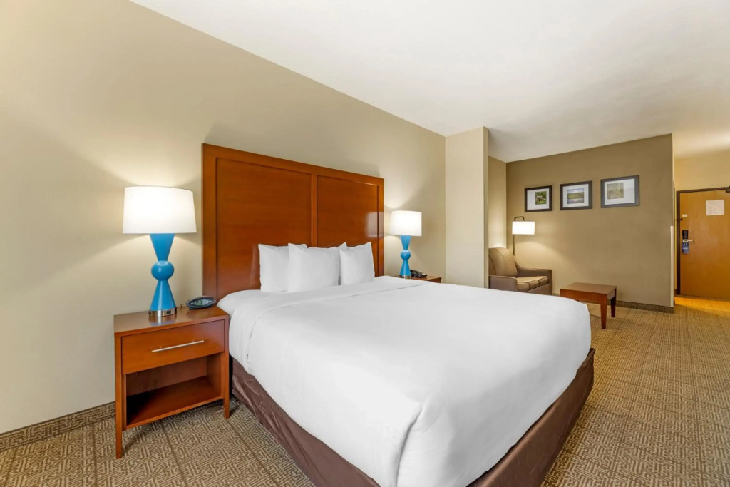 Comfort Suites Near Vancouver Mall