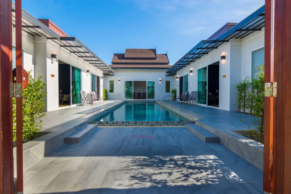 Phuket La Siesta, Naiharn Beach