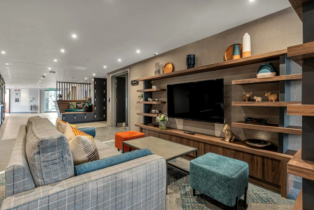 Отель Roomzzz Edinburgh