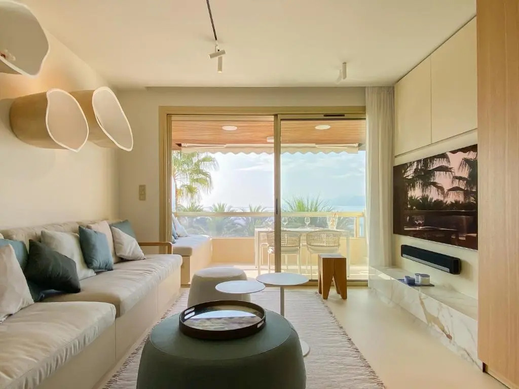 Blvd De La Croisette 82A, Cannes, La Réale