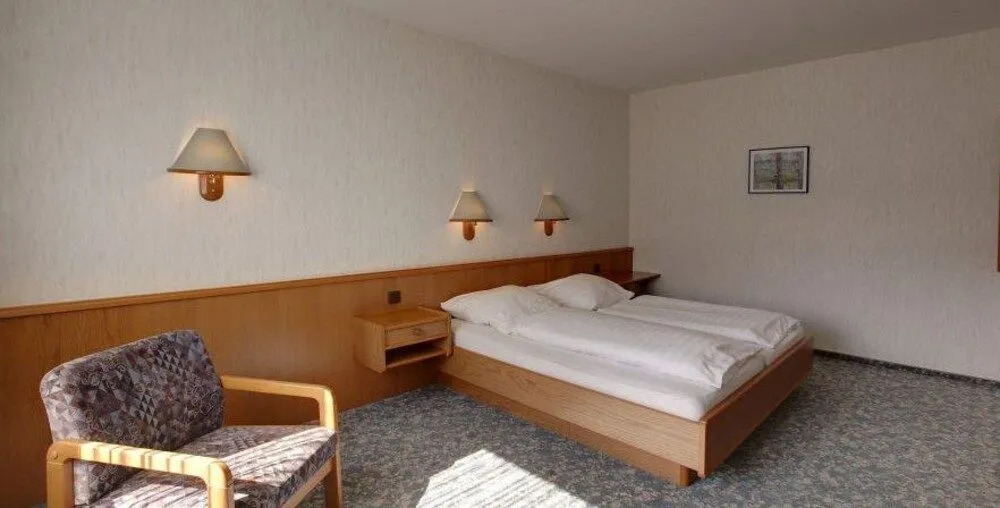 Hotel Restaurant Zum Jägerheim mit Innenpool