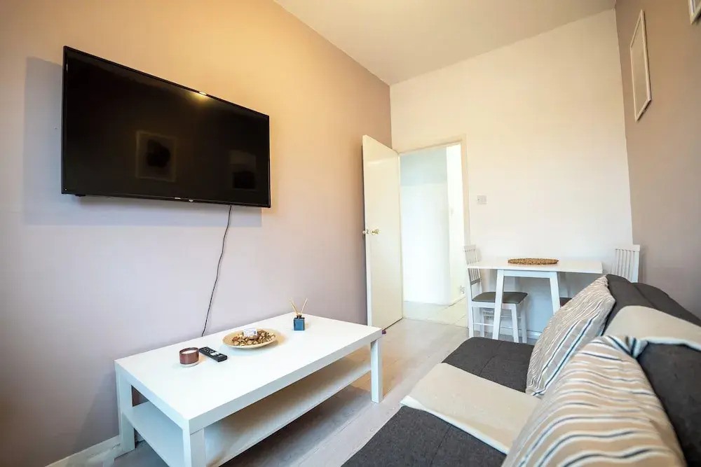 London City Escape - Stylish 2 Bedroom Apartment