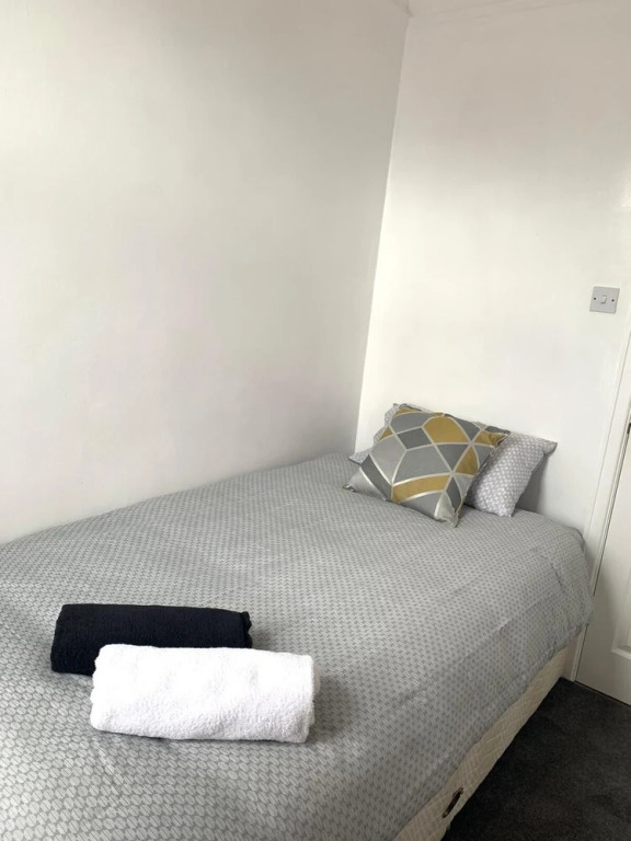 Immaculate 4-Bed House In Blackpool